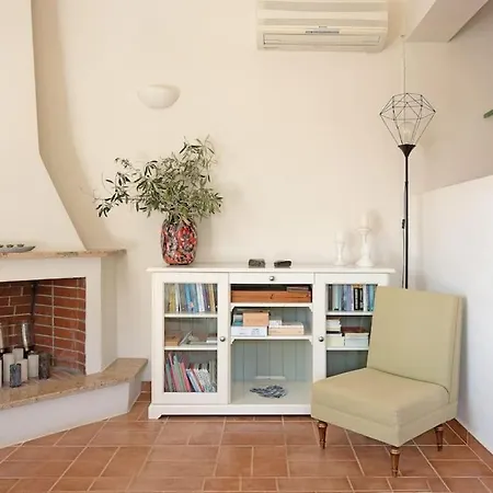 The Blooming House Makriótika