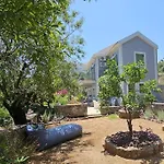 The Blooming House Βίλα